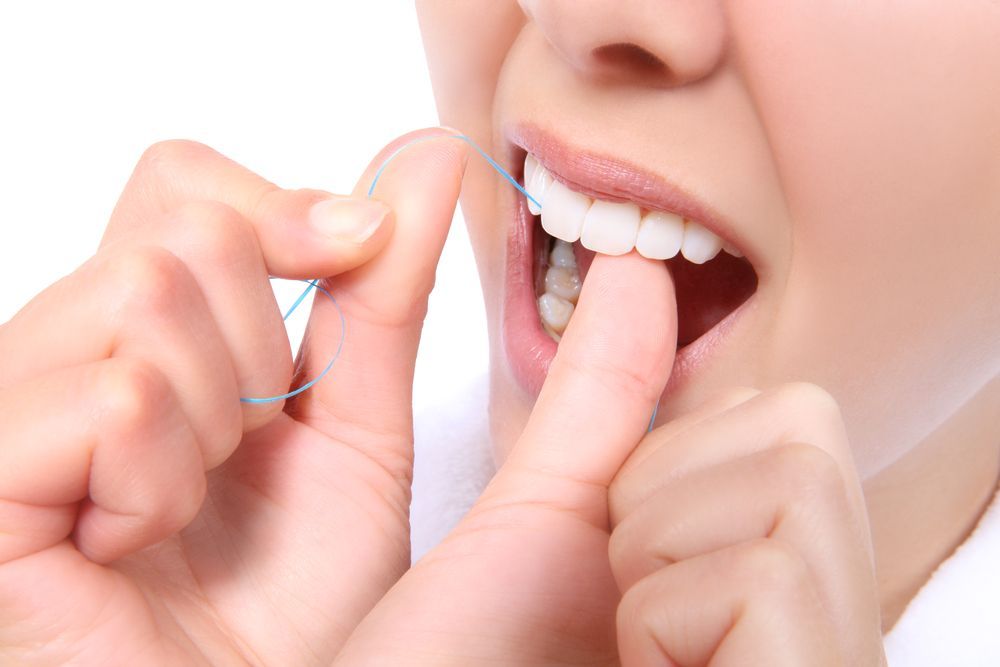 Sănătate dentară – obiceiuri pentru întreţinerea acesteia